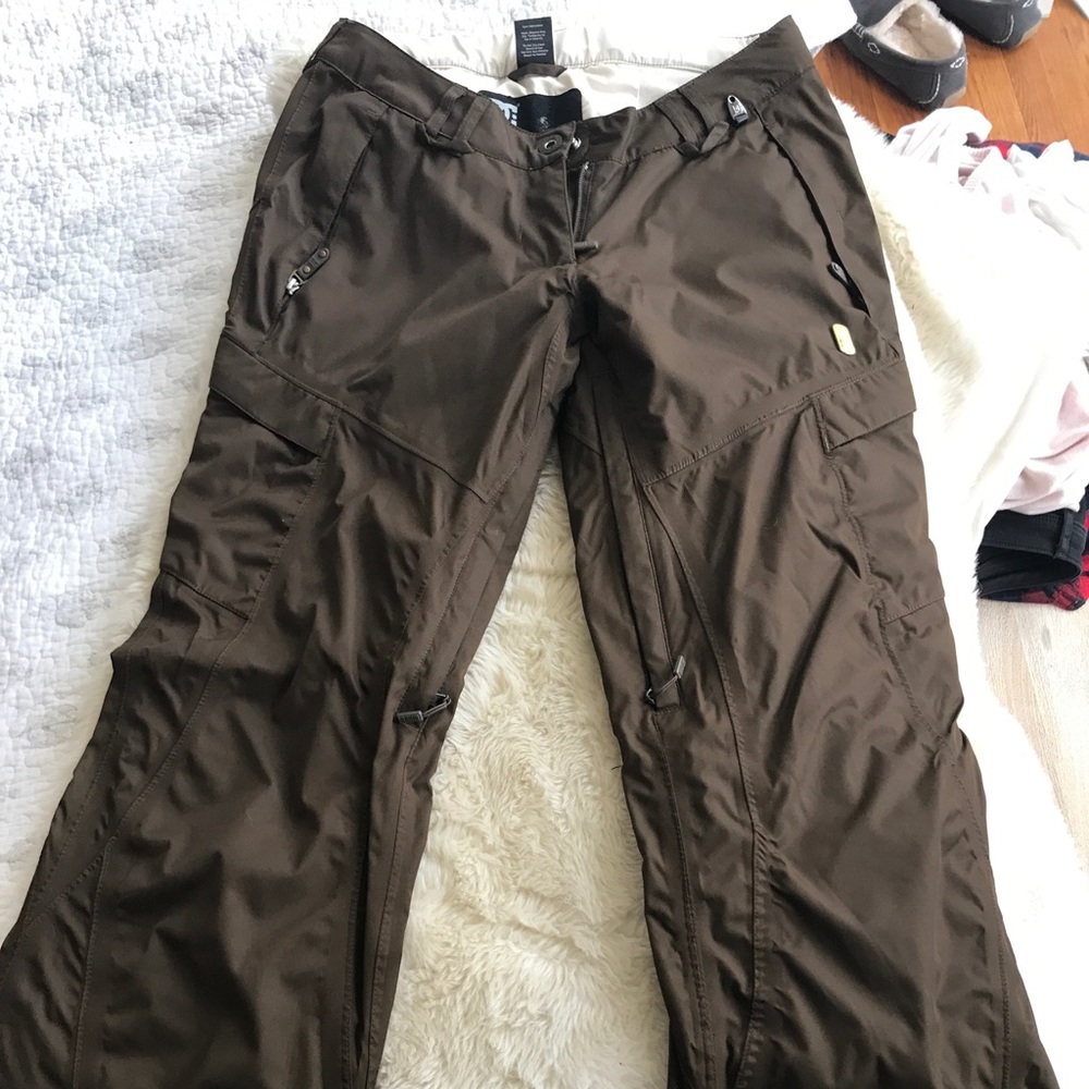 DC snowboard pants in brown